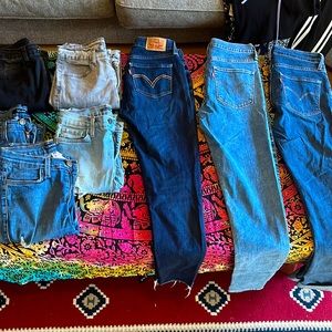 (8) pairs of misc brand jeans!